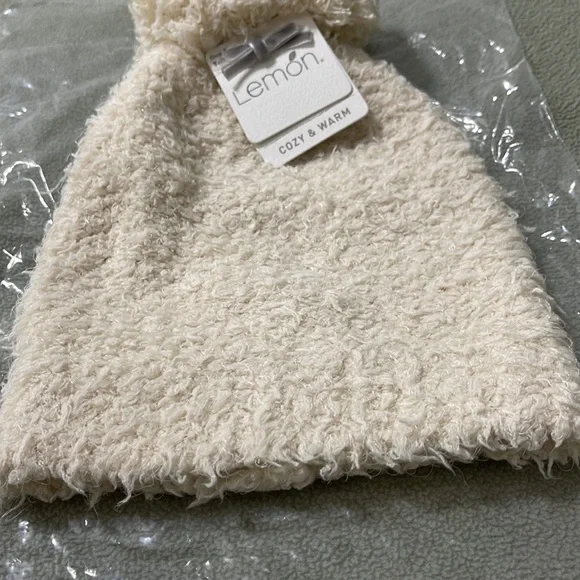 LEMON Snow Drift Pom Pom Beanie - Picture 14 of 14